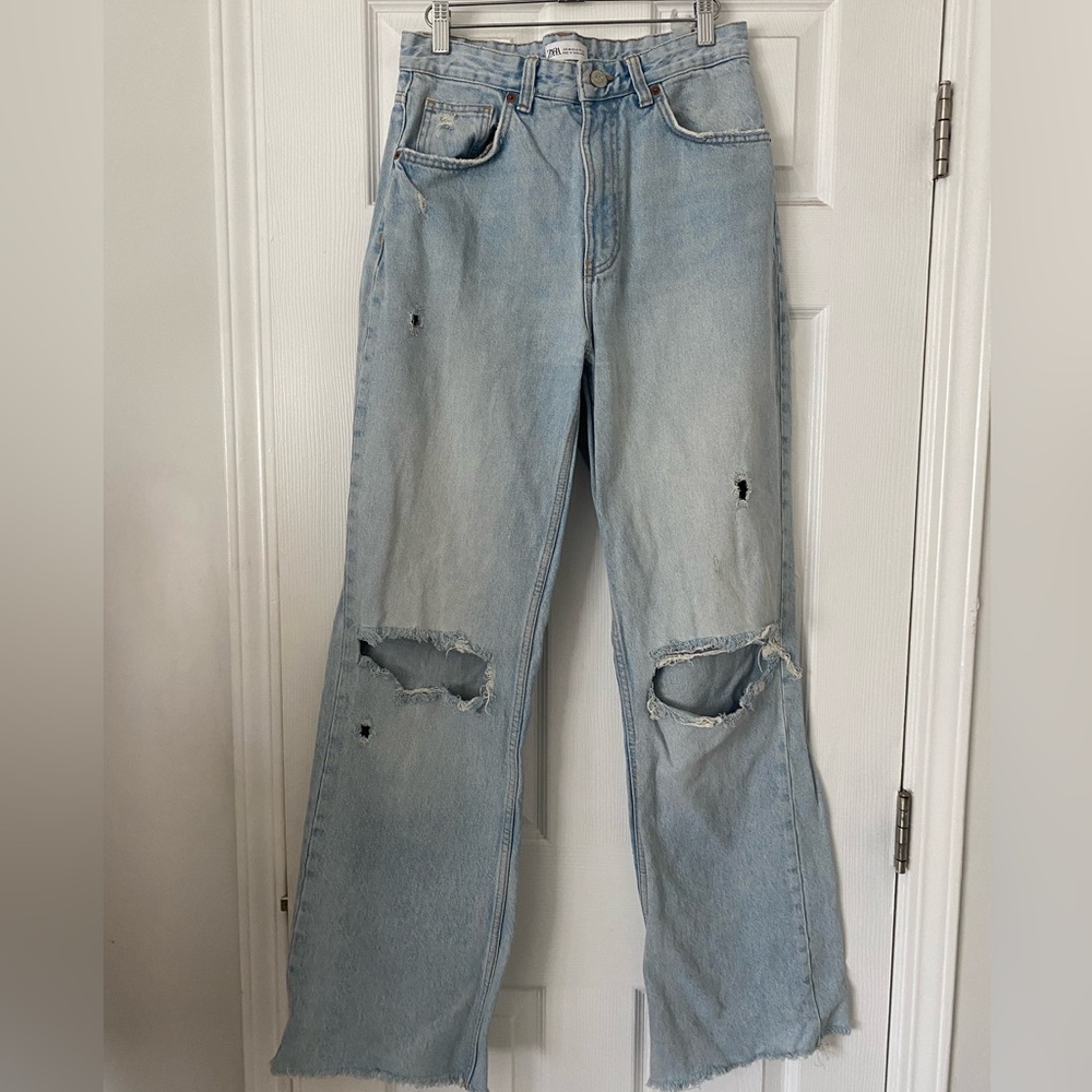 Distressed Zara Jeans in a Light Wash Denim Blue